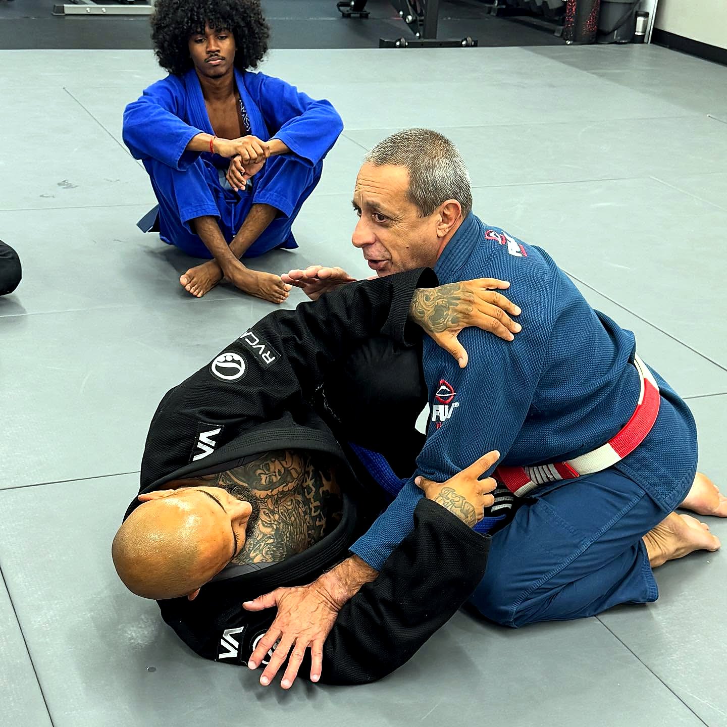 Master Carlos Rollyson coaching an adult Brazilian Jiu Jitsu class at Rollyson BJJ